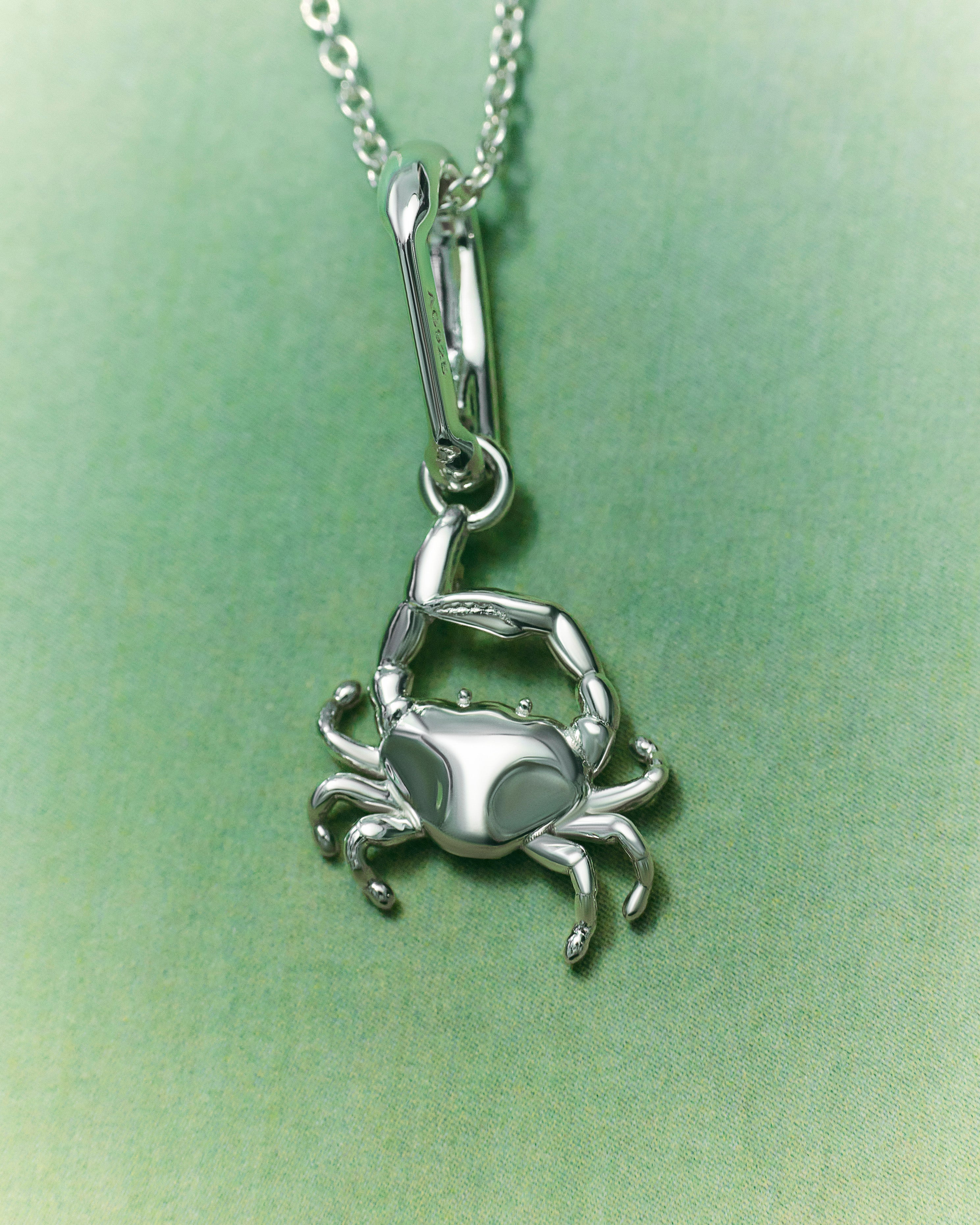 Xanthe Zodiac Cancer Carabiner Silver | SARAH & SEBASTIAN