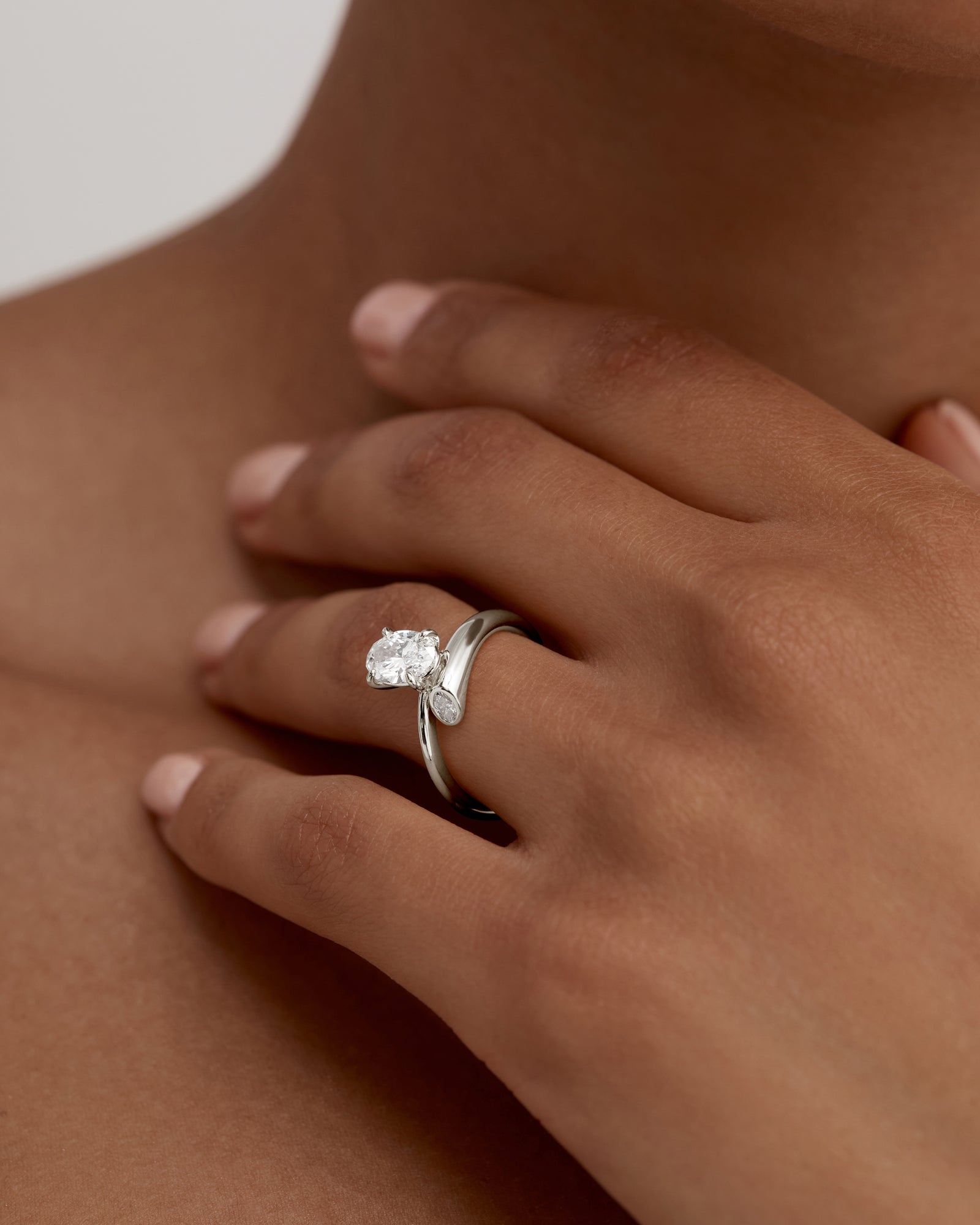 Aria Oval Engagement Ring | White Gold | Sarah & Sebastian – SARAH 