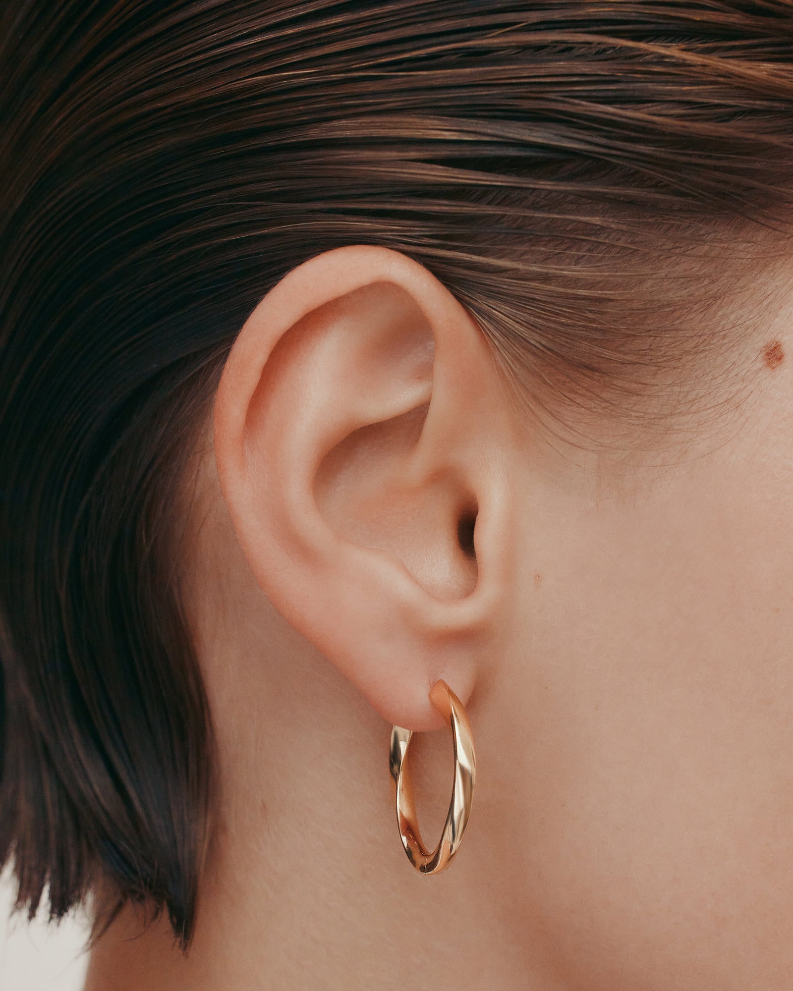 Twisted Pipi Hoops | Yellow Gold | Sarah & Sebastian – SARAH