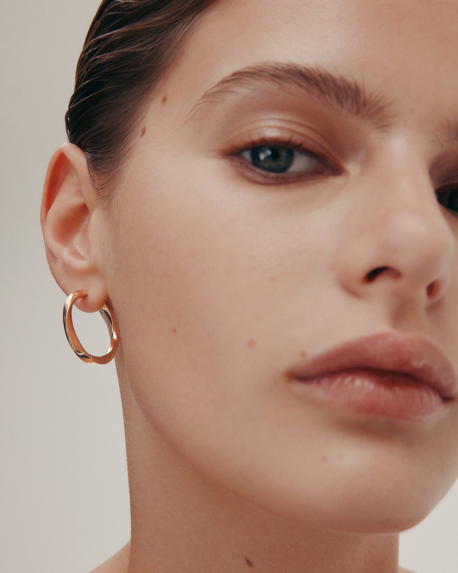 Twisted Pipi Hoops | Yellow Gold | Sarah & Sebastian – SARAH