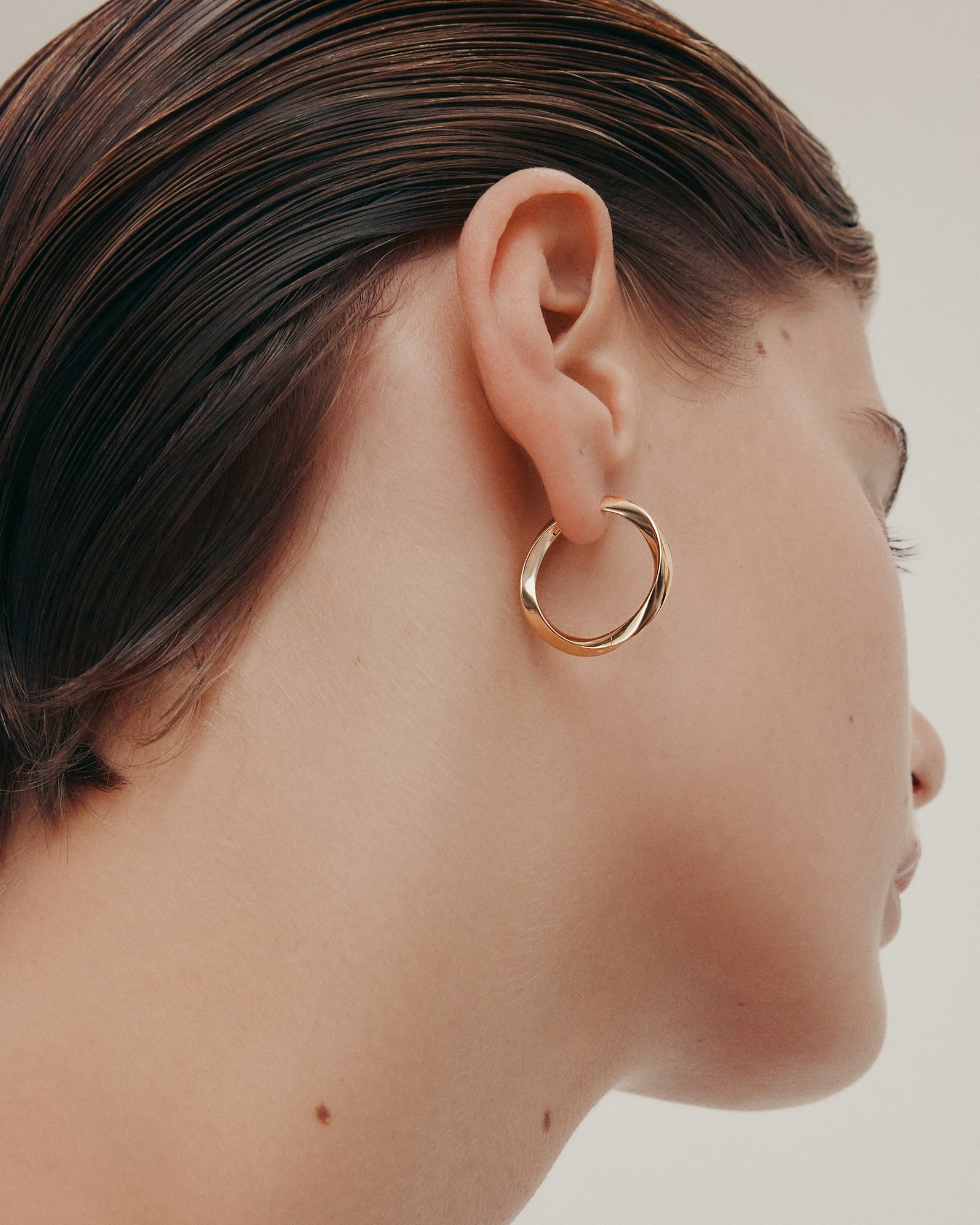Twisted Pipi Hoops | Yellow Gold | Sarah & Sebastian – SARAH