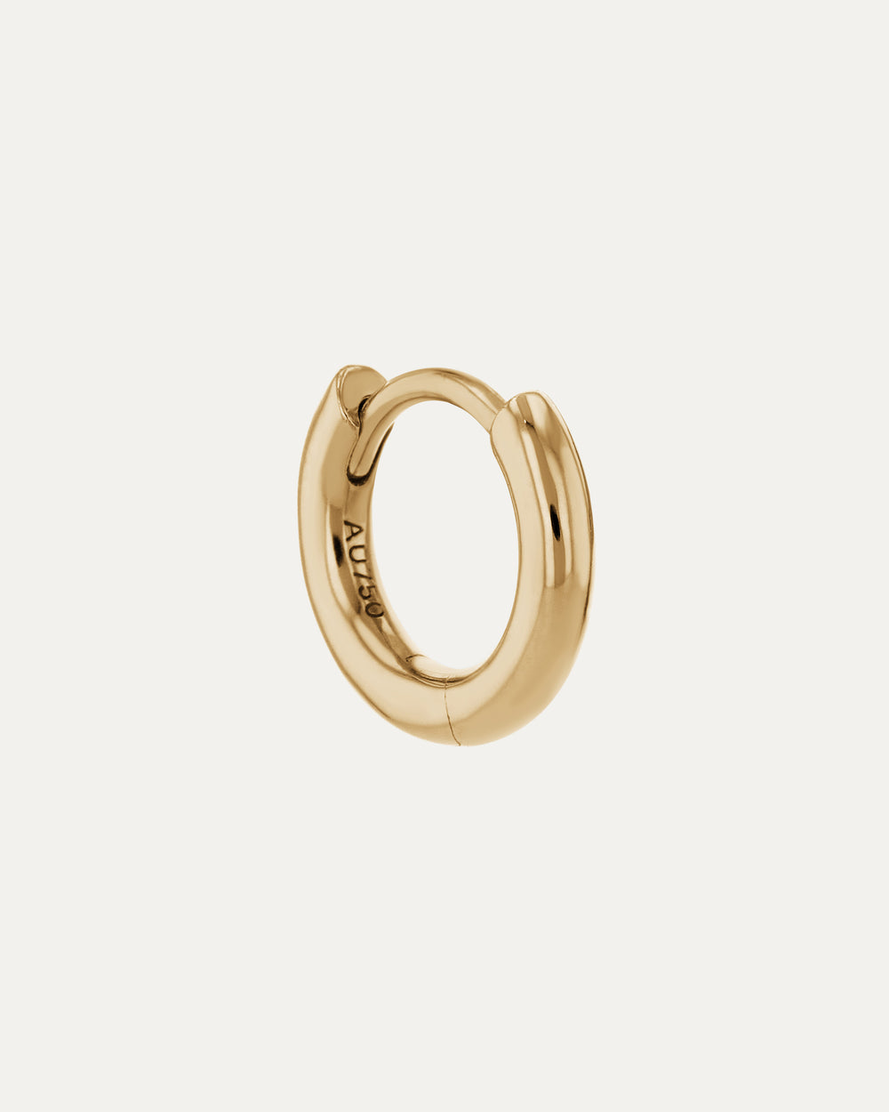 SARAH & SEBASTIAN Bold Hoop in Yellow Gold — detail view