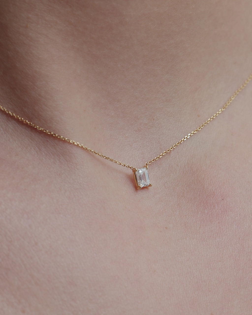 SARAH & SEBASTIAN Solitaire Emerald Diamond Necklace in Yellow Gold — detail view