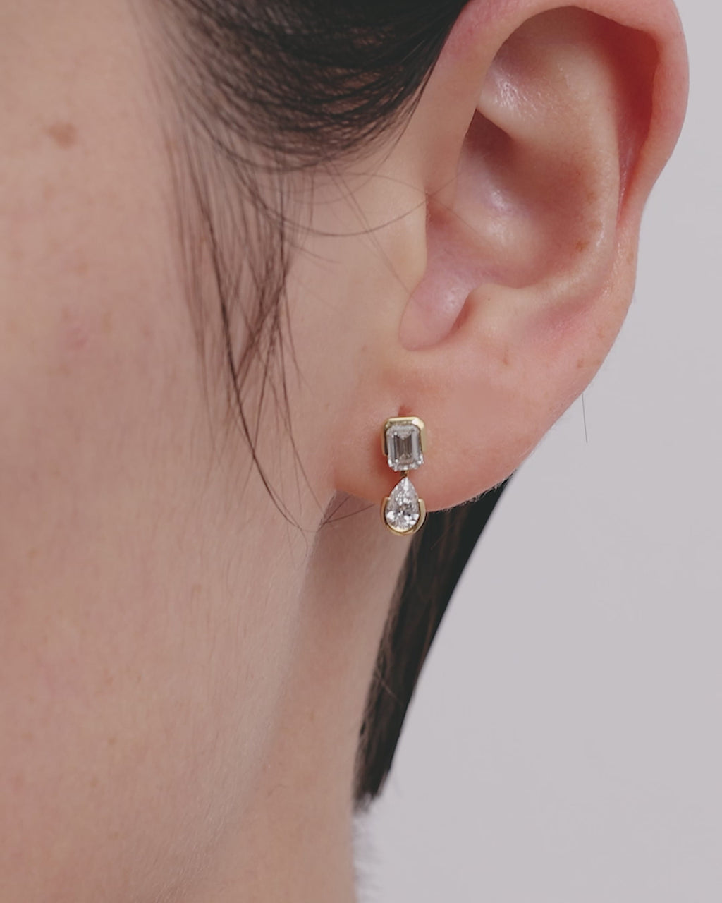 SARAH & SEBASTIAN Fine Divers Earrings in Yellow Gold — detail view