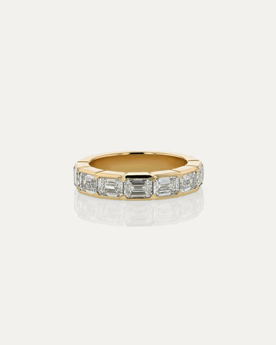 SARAH & SEBASTIAN Suspense Emerald Eternity Ring II in Yellow Gold — detail view