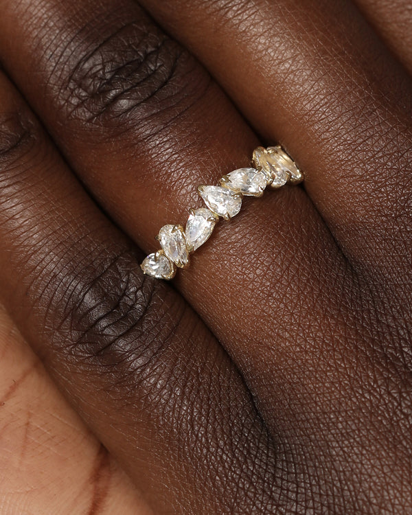 Endless Pear Diamond Ring Gold | Sarah & Sebastian onBody